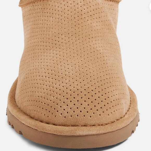 NEW UGG AUSTRALIA CLASSIC MINI PERF ANKLE BOOTS WOMENS 6 TAN TAWNY #1016852 - Picture 2 of 7